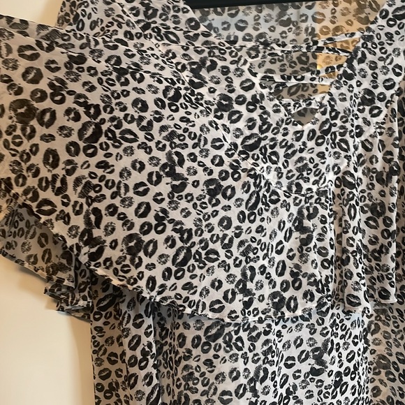 Love & legend, lightweight blouse - Picture 3 of 3